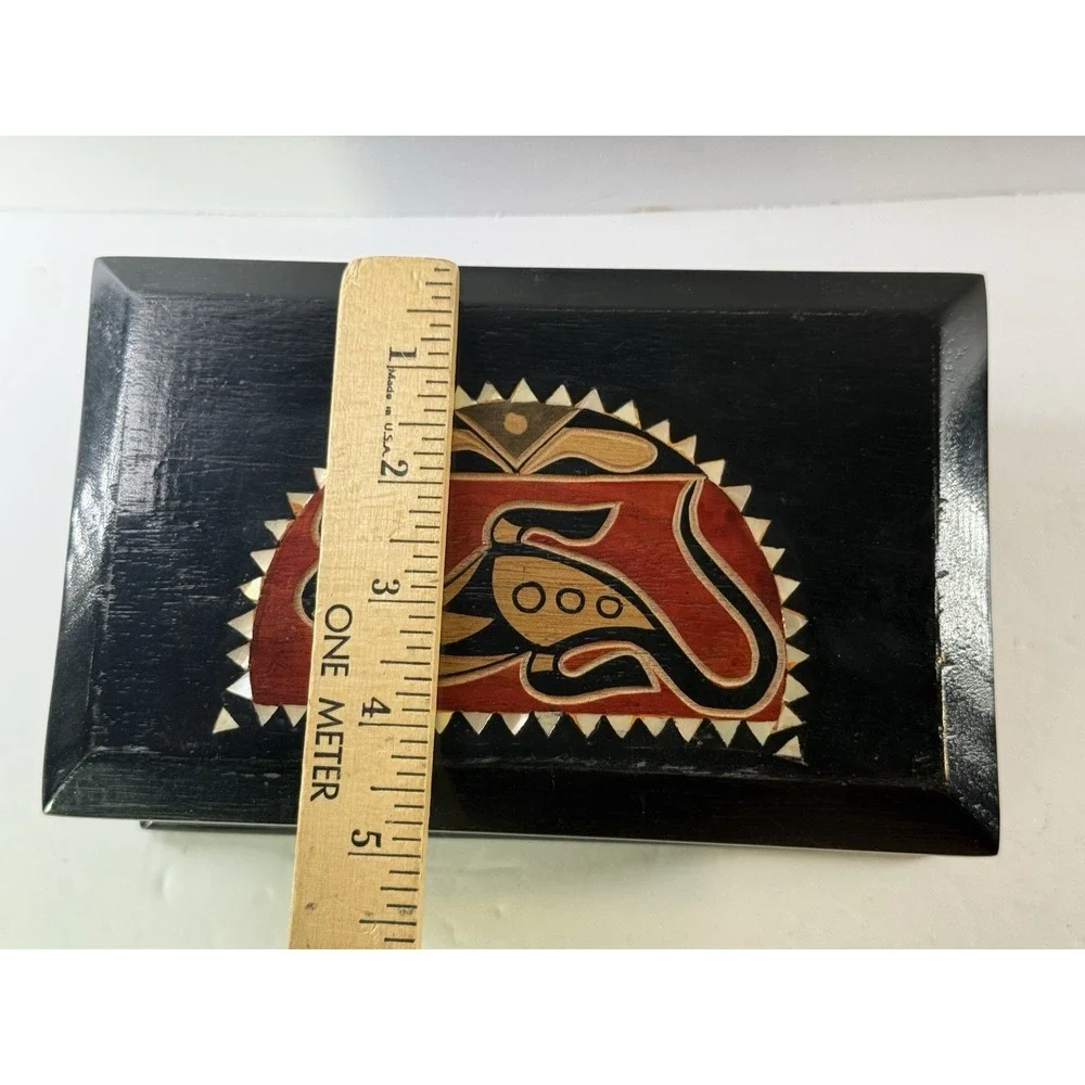 Vintage Straw Marquetry Wood Trinket Box Handcrafted Tribal Animal Inlay Keepsak